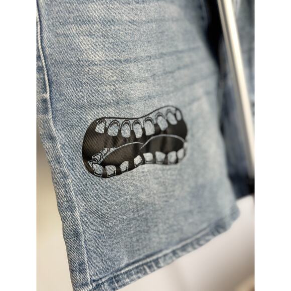 HOT TOPIC Studio Ghibli Spirited Away No-Face Mom Shorts - Size 3 - Picture 3 of 8